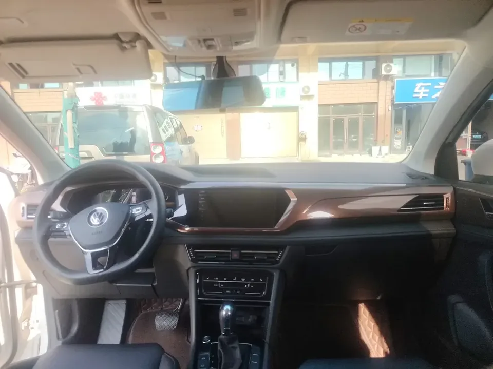 Volkswagen Tharu tuyue 2022 280TSI 2WD Deluxe Edition 2022 — thumbnail 2
