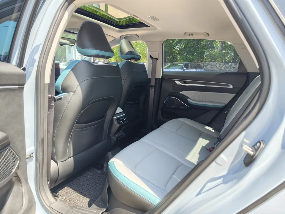 Geely Emgrand emgrand 2023 4th Generation Champion Edition 1.5L CVT Flagship Model 2024 — thumbnail 3