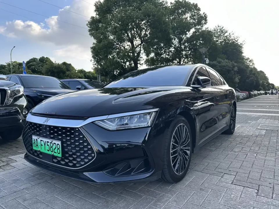 BYD Han DM Chinese DM 2023 DM-i Champion Edition 121KM Premium 2023 — photo 1, buy with delivery to Moscow