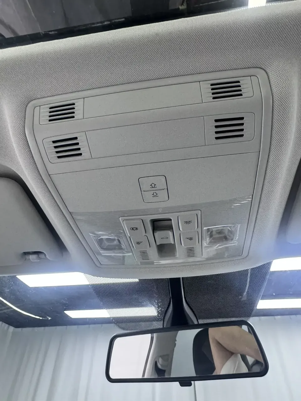 Volkswagen Tharu tuyue 2022 280TSI 2WD Deluxe Edition 2022 — thumbnail 3