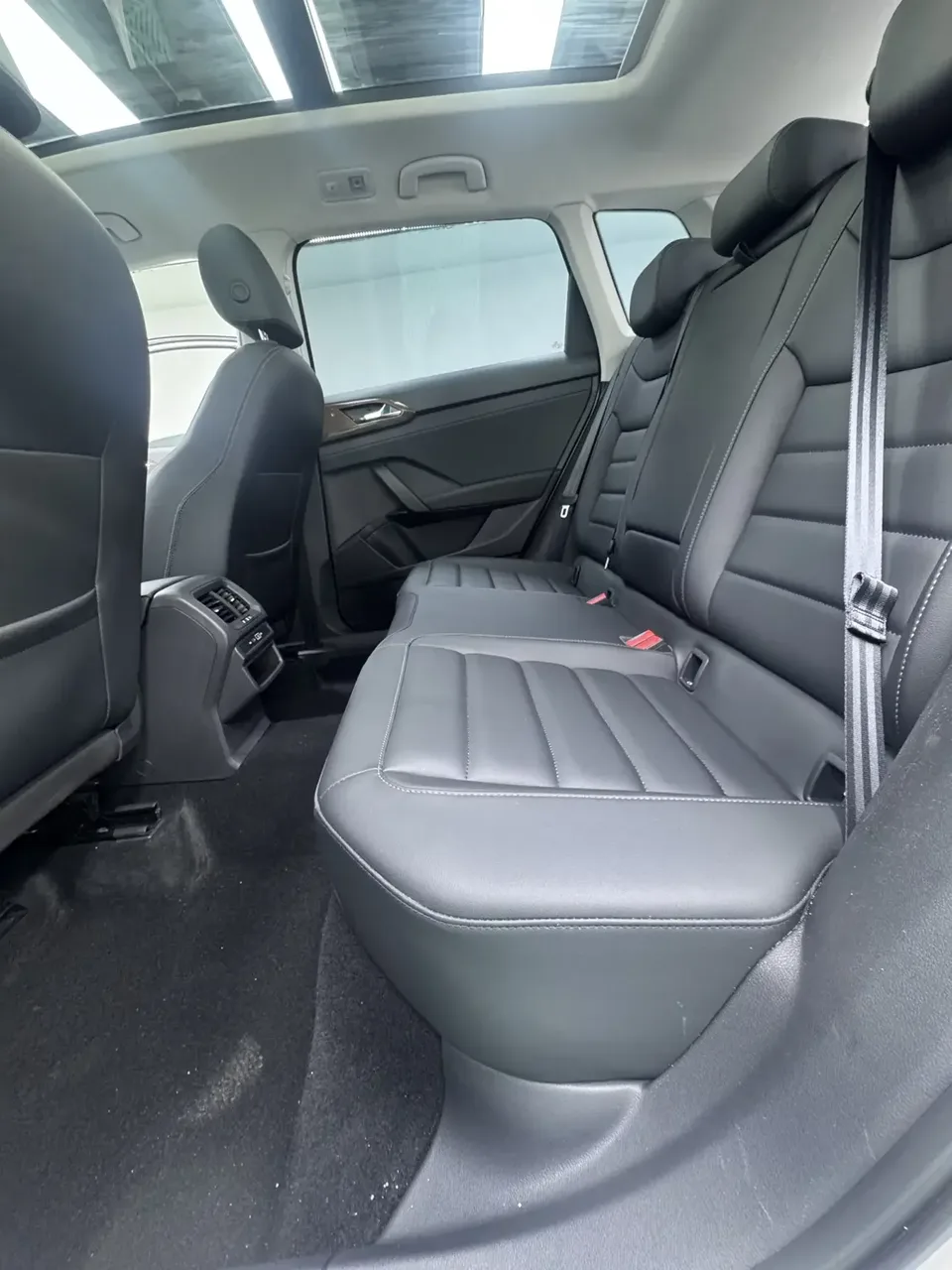 Volkswagen Tharu tuyue 2022 280TSI 2WD Deluxe Edition 2022 — thumbnail 4