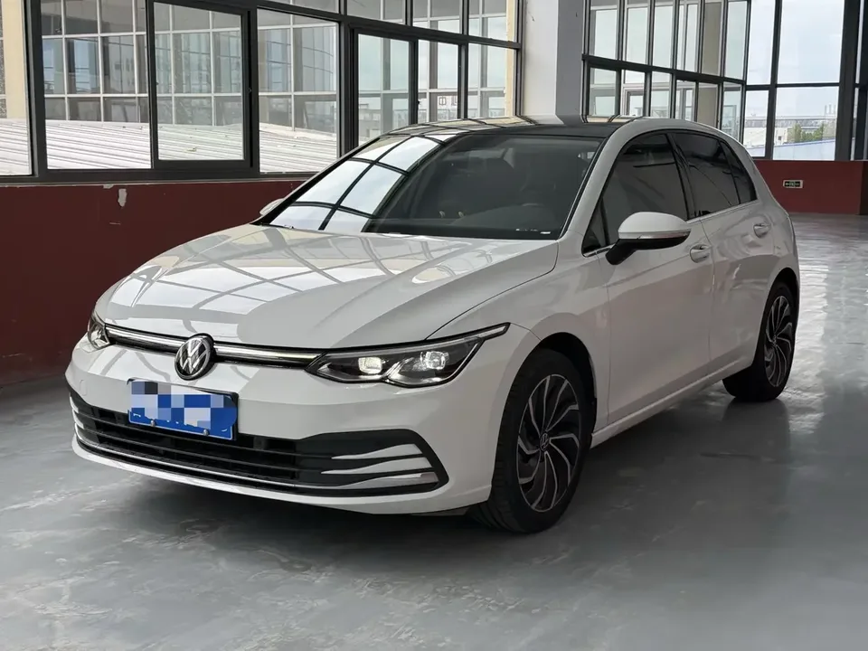 Volkswagen Golf golf 2021 200TSI DSG Pro 2023 — photo 1, buy with delivery to Moscow