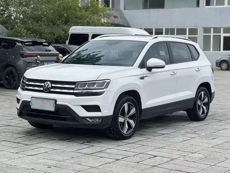 Volkswagen Tharu tuyue 2022 280TSI 2WD Fashion Edition 2023 — photo 1, buy with delivery to Moscow