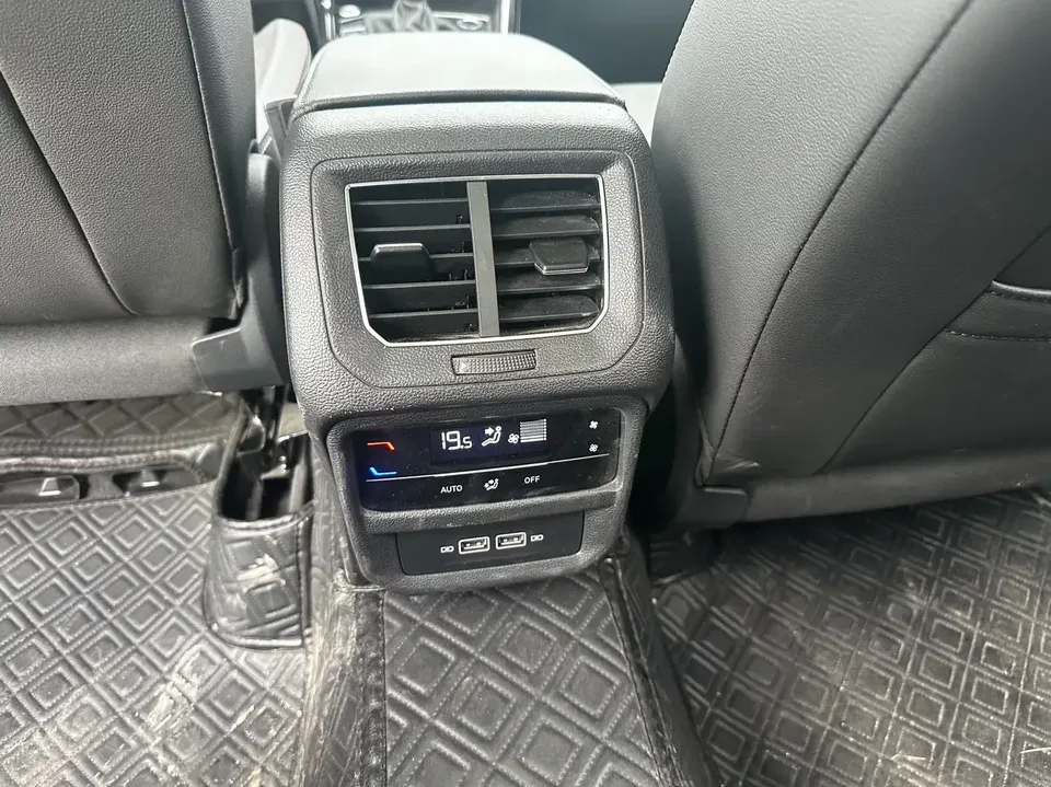 Volkswagen Tayron Tanyue 2022 280TSI 2WD Luxury Smart Edition 2022 — миниатюра 3