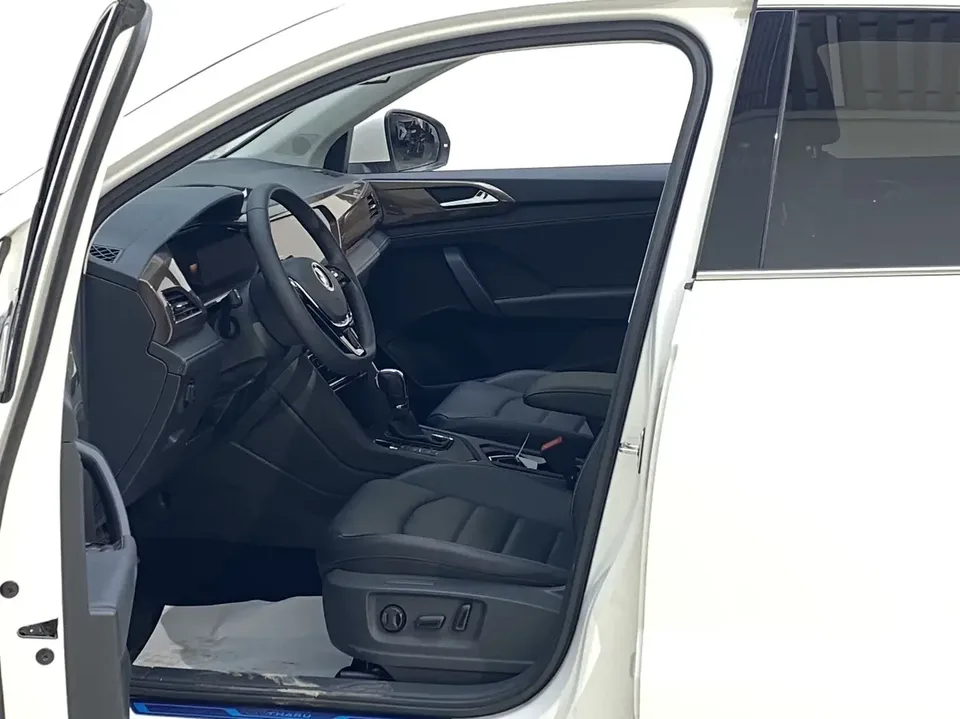 Volkswagen Tharu tuyue 2022 280TSI 2WD Deluxe Edition 2023 — thumbnail 4