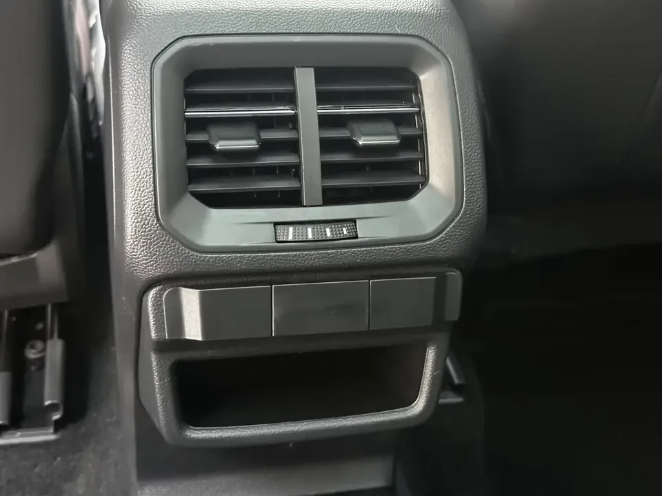 Volkswagen Tharu tuyue 2021 280TSI 2WD Deluxe Edition 2022 — thumbnail 4