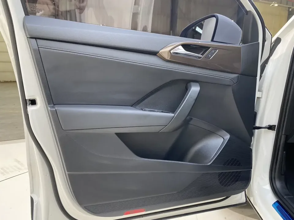 Volkswagen Tharu tuyue 2022 280TSI 2WD Deluxe Edition 2023 — thumbnail 3