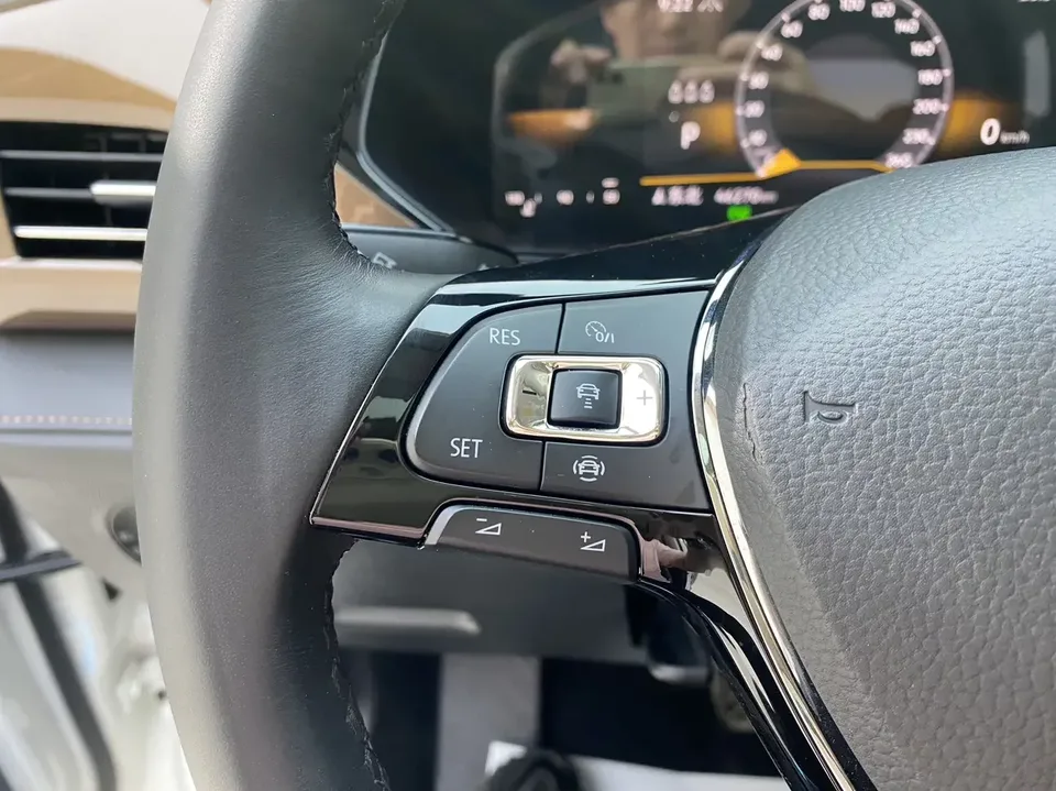 Volkswagen Tharu tuyue 2022 280TSI 2WD Deluxe Edition 2023 — thumbnail 5