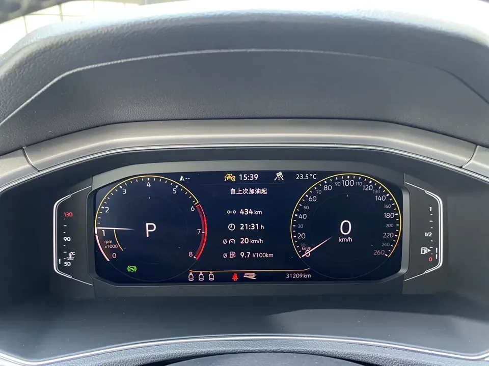 Volkswagen T-Roc TANG 2022 280TSI DSG 2WD R-Line Pro PLUS 2022 — миниатюра 5