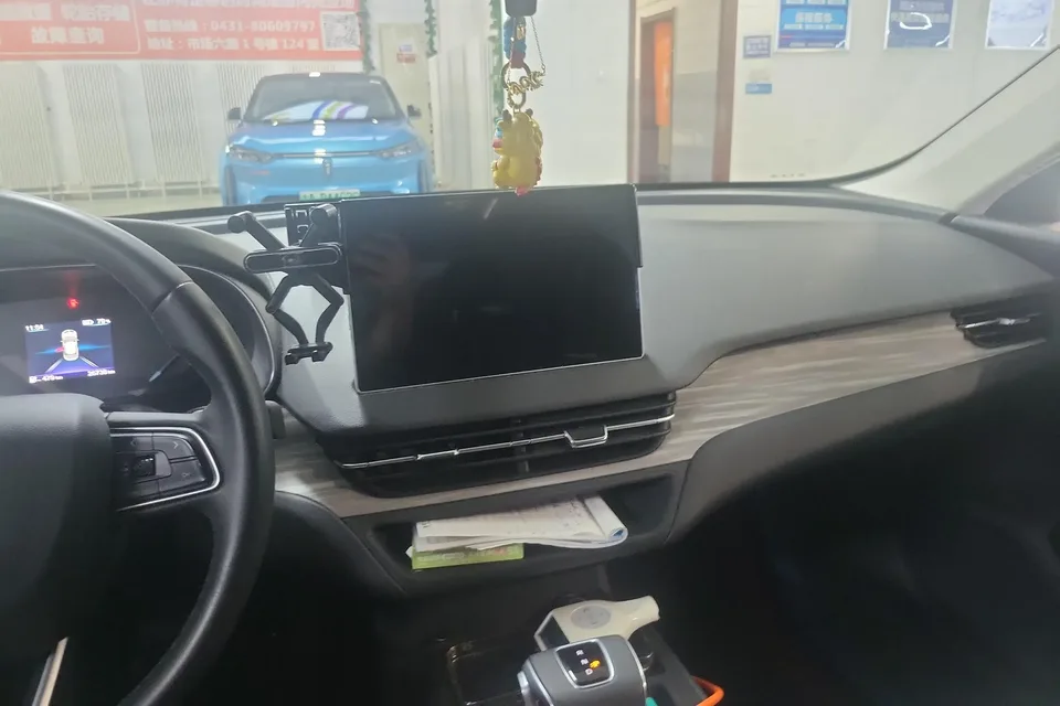 Hongqi E-QM5 Hongqi E-QM5 2024 610KM PLUS version 100kW 2025 — миниатюра 4