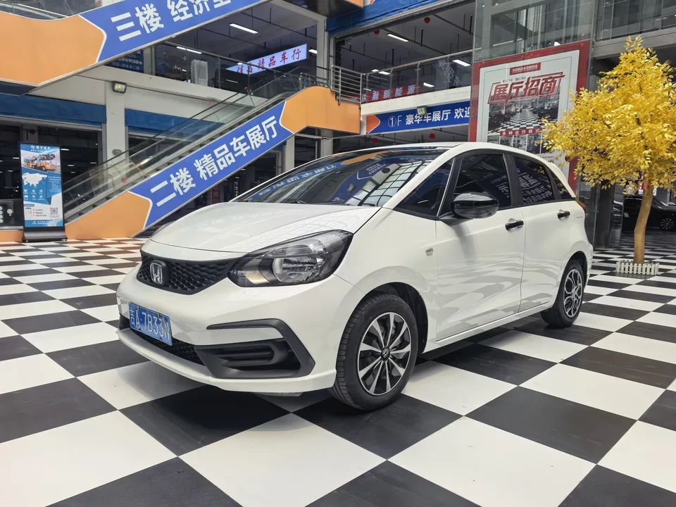 Honda FIT Fit 2023 1.5L CVT Trendy Edition 2023 — photo 1, buy with delivery to Moscow