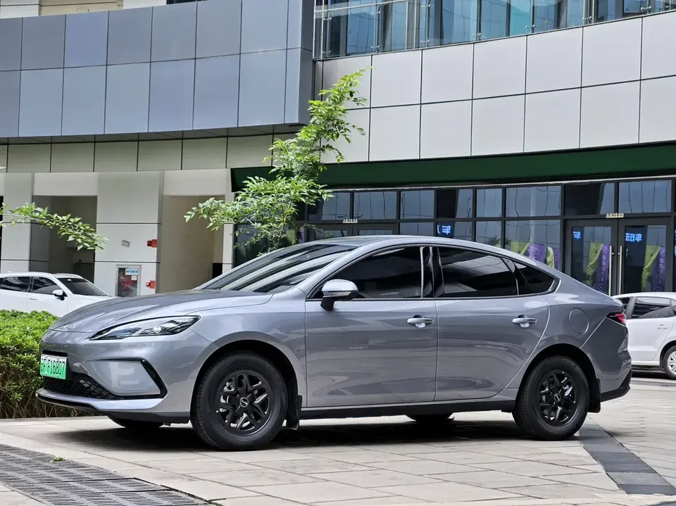 BYD Seal 05DM Seal 05DM 2026 DM-i 128KM Luxury 2026 — photo 1, buy with delivery to Moscow