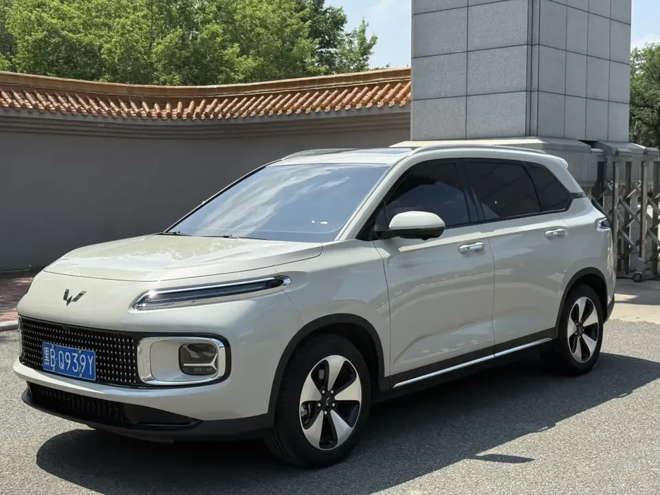 Wuling Nebula Wuling Nebula 2023 2.0L DHT Flagship 2022 — photo 1, buy with delivery to Moscow