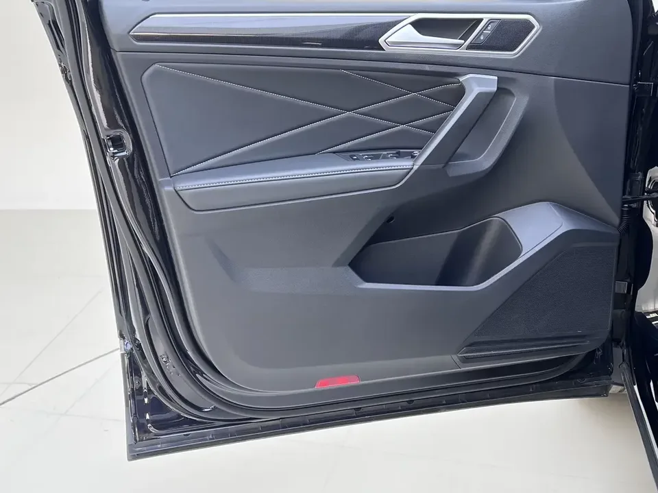 Volkswagen Tiguan L Tiguan L 2023 280TSI Limited Edition 2023 — thumbnail 4