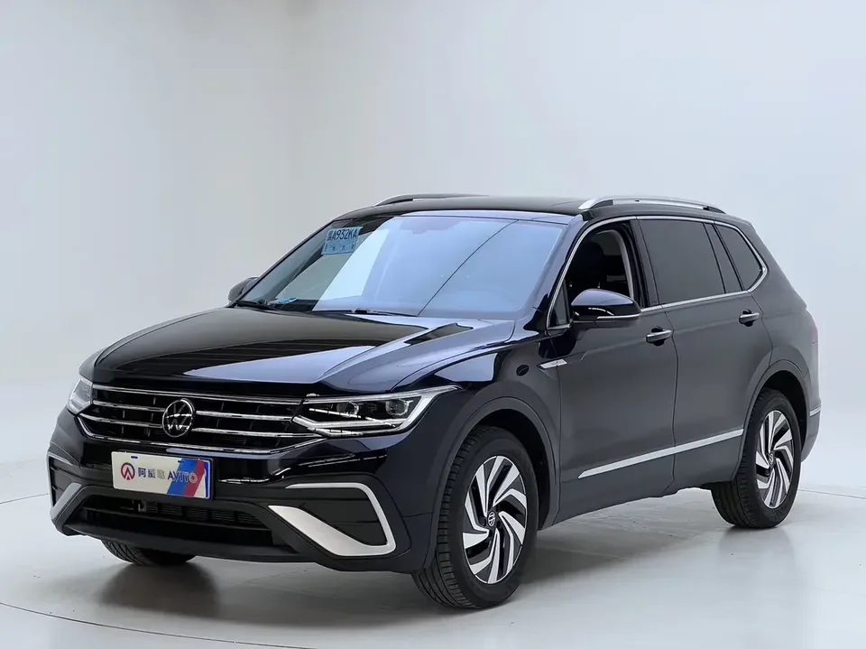 Volkswagen Tiguan L Tiguan L 2023 280TSI Limited Edition 2023 — photo 1, buy with delivery to Moscow