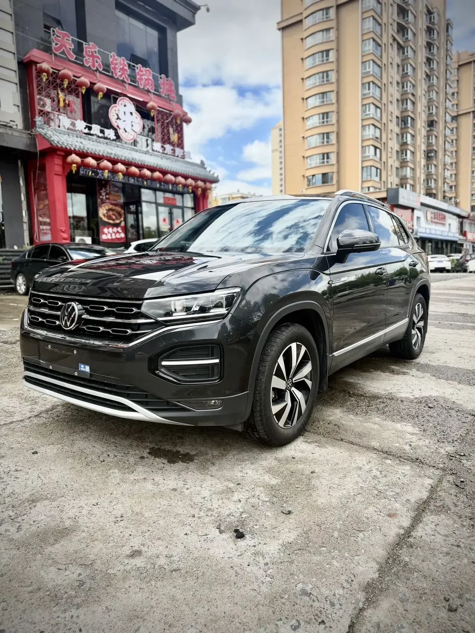 Volkswagen Tayron Tanyue 2022 280TSI 2WD Luxury Smart Edition 2022 — photo 1, buy with delivery to Moscow