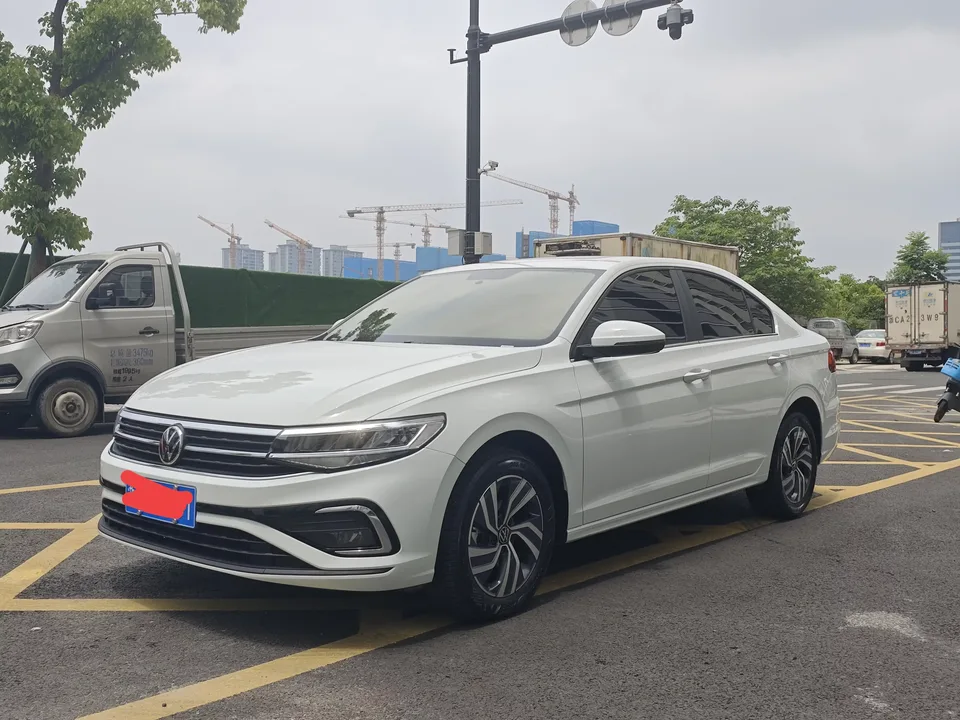 Volkswagen Bora Bora 2025 200TSI DSG Joyride Navigation Edition 2026 — photo 1, buy with delivery to Moscow