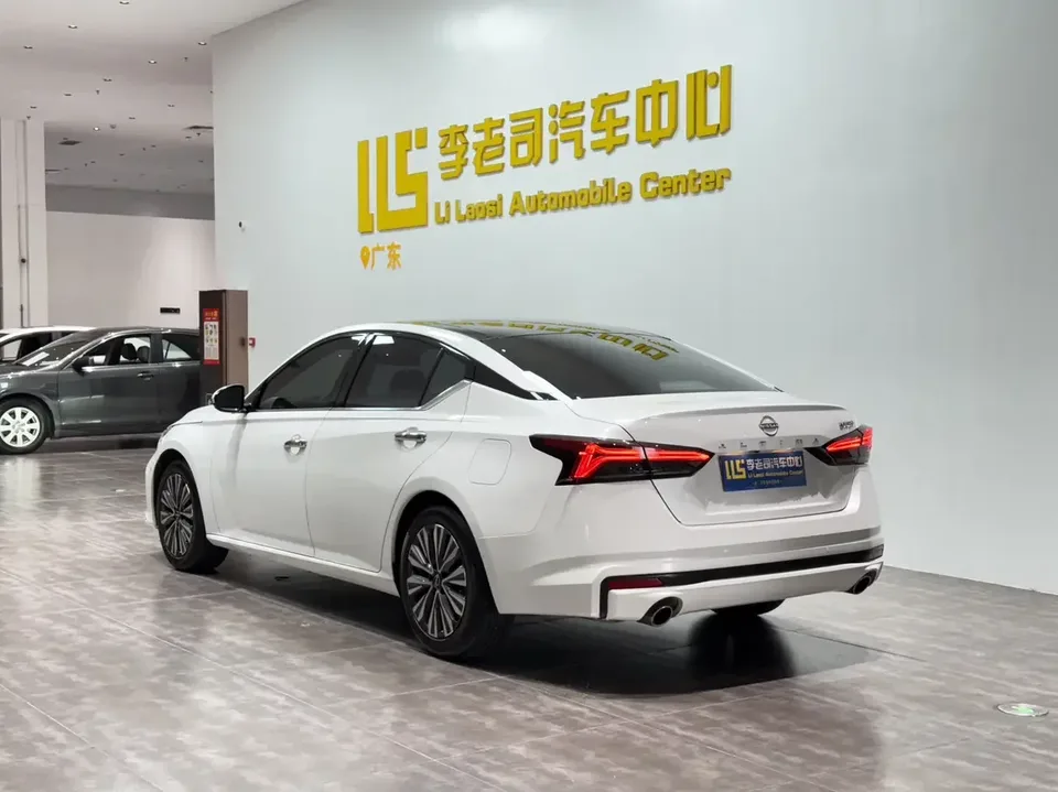 Nissan Altima Sound of nature 2022 2.0L XL-TLS Enjoy Edition 2023 — thumbnail 2