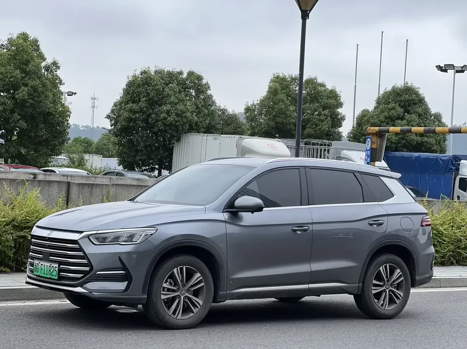 BYD Song Pro DM Song Pro DM 2022 DM-i 51km Luxury 2022 — photo 1, buy with delivery to Moscow