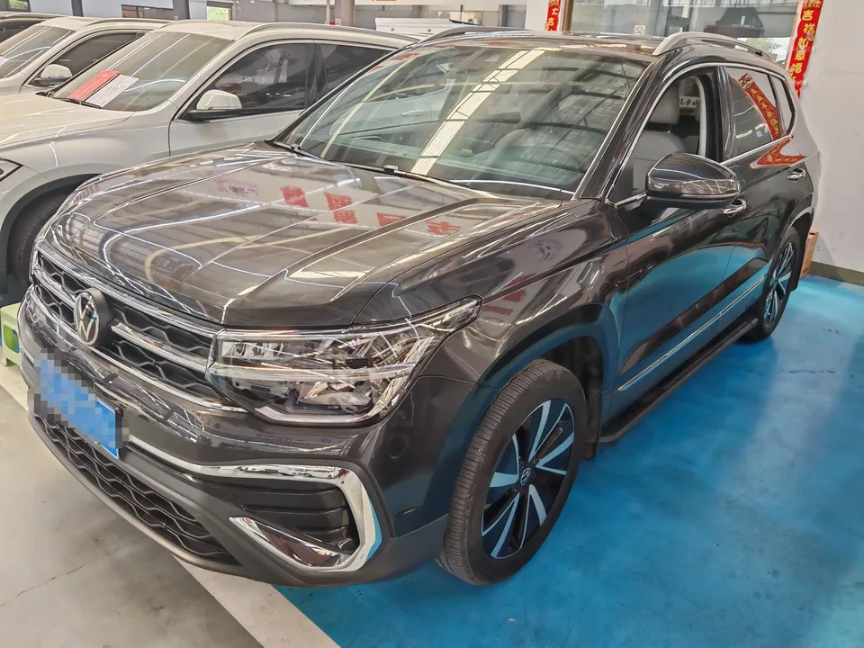 Volkswagen Tharu tuyue 2024 300TSI 2WD Bright Moon Edition 2025 — photo 1, buy with delivery to Moscow