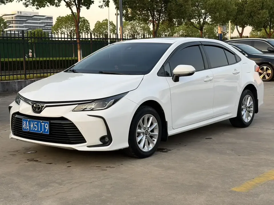 Toyota Corolla Corolla 2021 1.2T S-CVT Deluxe Edition 2022 — photo 1, buy with delivery to Moscow