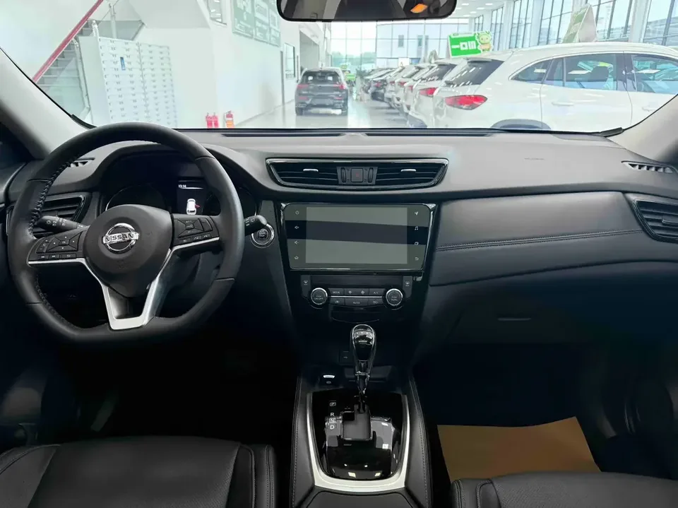 Nissan X-Trail Qijun 2022 2.0L 2WD Smart Connection Comfort Edition 2022 — thumbnail 4