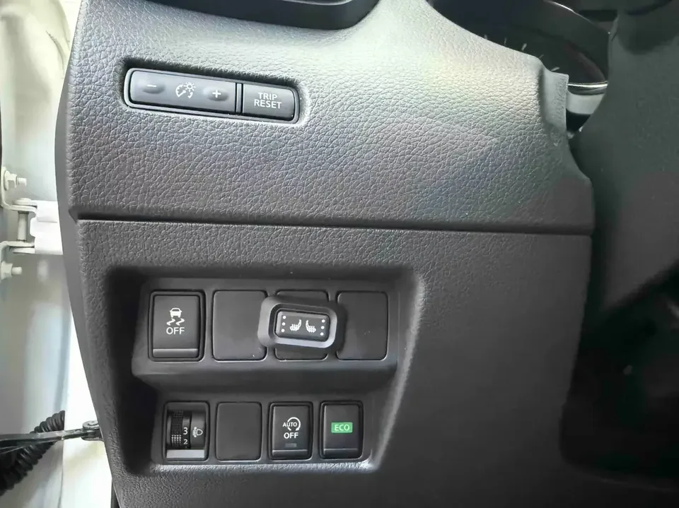 Nissan X-Trail Qijun 2022 2.0L 2WD Smart Connection Comfort Edition 2022 — thumbnail 5