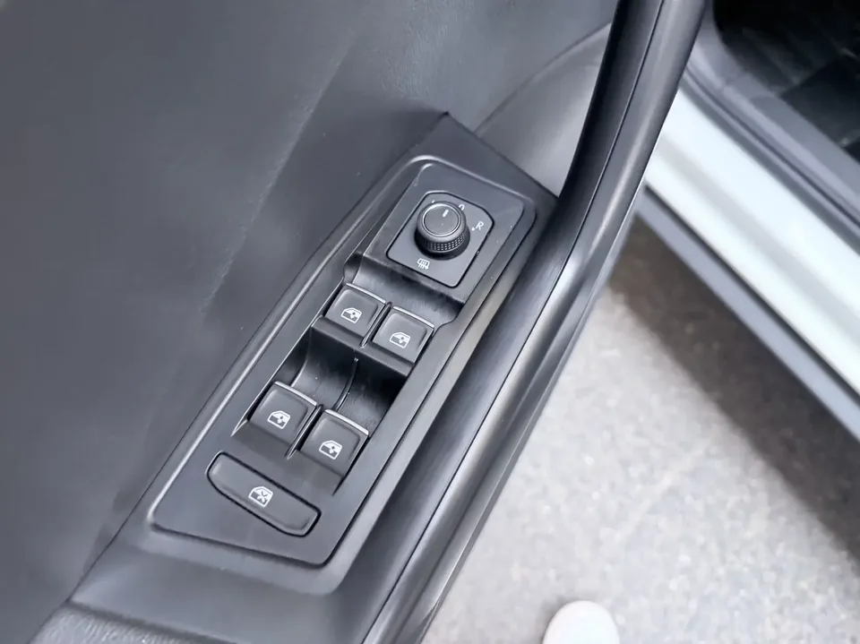 Volkswagen T-Roc TANG 2022 280TSI DSG 2WD Comfort PLUS 2022 — миниатюра 5