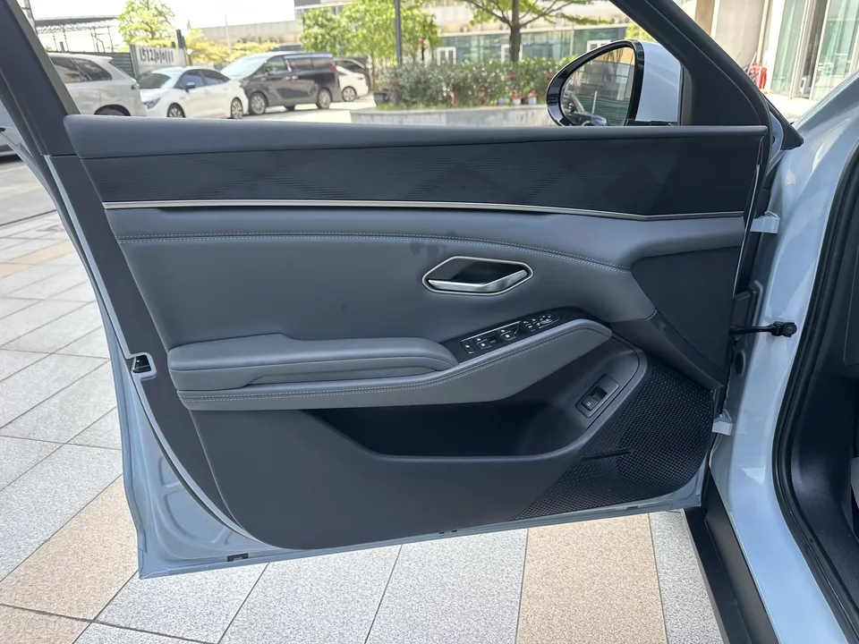BYD Qin L DM Qin L DM 2025 DM-i 80KM Intelligent Driving Edition 2025 — thumbnail 4
