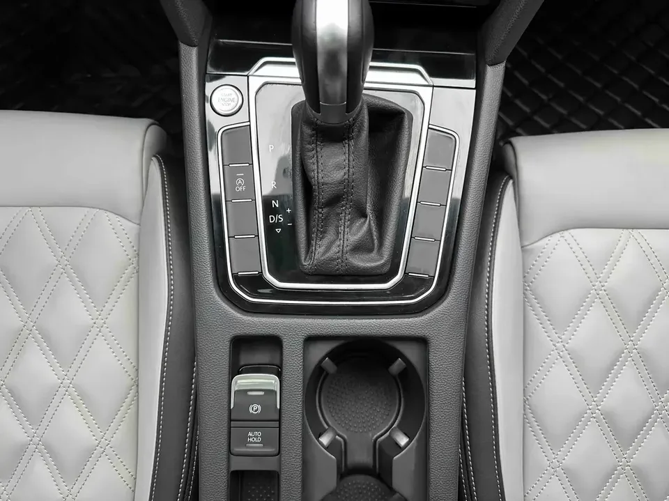 Volkswagen Magotan Magotan 2023 2 millionth anniversary edition 280TSI DSG leading model 2023 — thumbnail 5