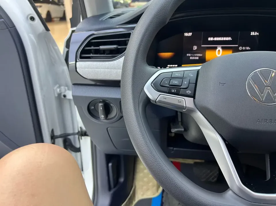 Volkswagen Tharu tuyue 2025 New 1.5L Ruijin Edition 2025 — thumbnail 3