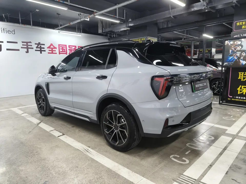 Lynk & Co 01 EM-P Lynk & Co 01 EM-P 2023 1.5TD EM-P Dawn Edition 2022 — миниатюра 2