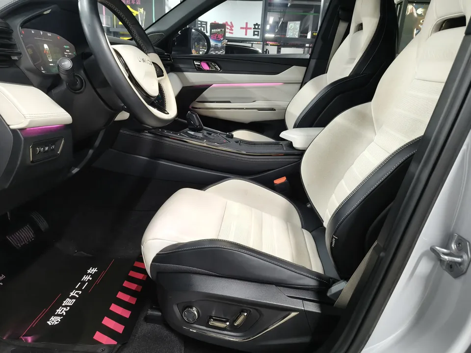 Lynk & Co 01 EM-P Lynk & Co 01 EM-P 2023 1.5TD EM-P Dawn Edition 2022 — миниатюра 5