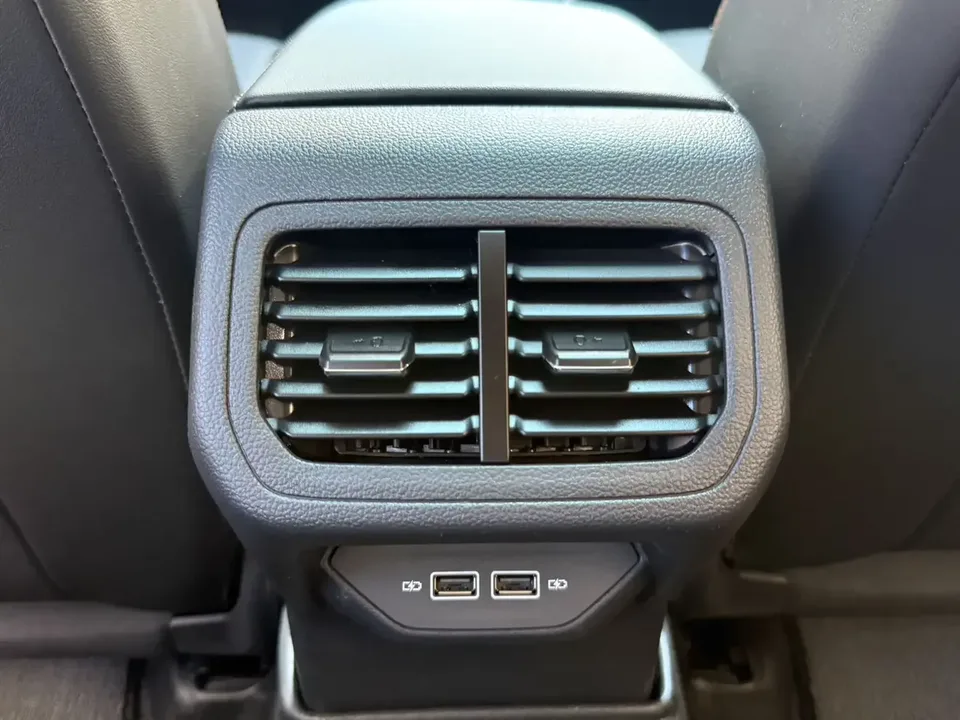 Volkswagen Bora Bora 2023 200TSI DSG Joy Travel PRO Edition 2023 — thumbnail 4