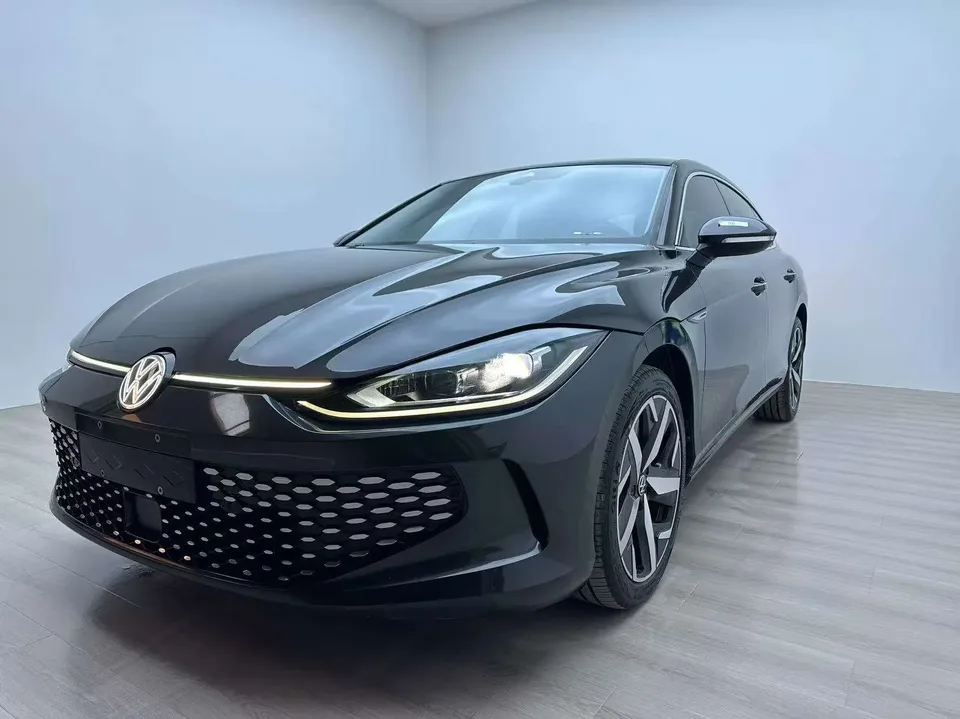 Volkswagen Lamando Lingdu 2023 Lingdu L 280TSI DSG Cool Edition 2023 — photo 1, buy with delivery to Moscow