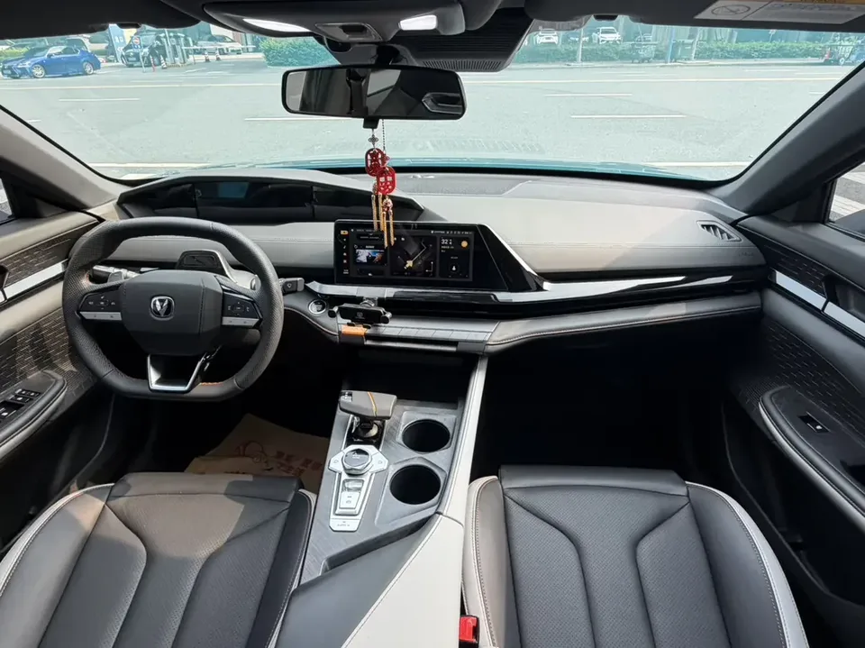 Changan UNI-V Changan UNI-V 2023 1.5T Premium 2024 — thumbnail 3