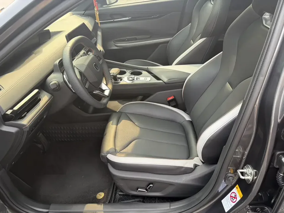 Changan UNI-V Changan UNI-V 2023 1.5T Premium 2024 — thumbnail 4