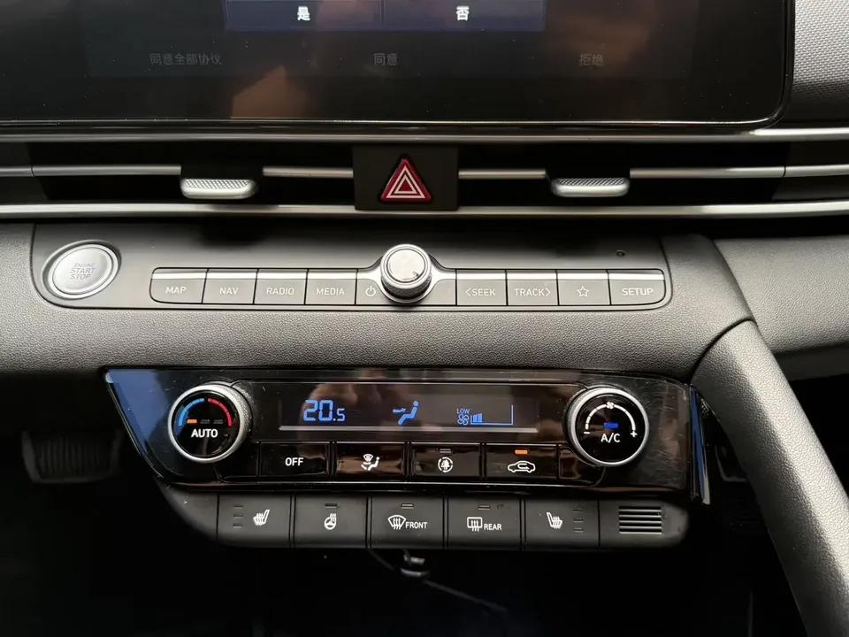Hyundai Elantra Elantra 2023 1.5L CVT LUX Premium Edition 2023 — thumbnail 4