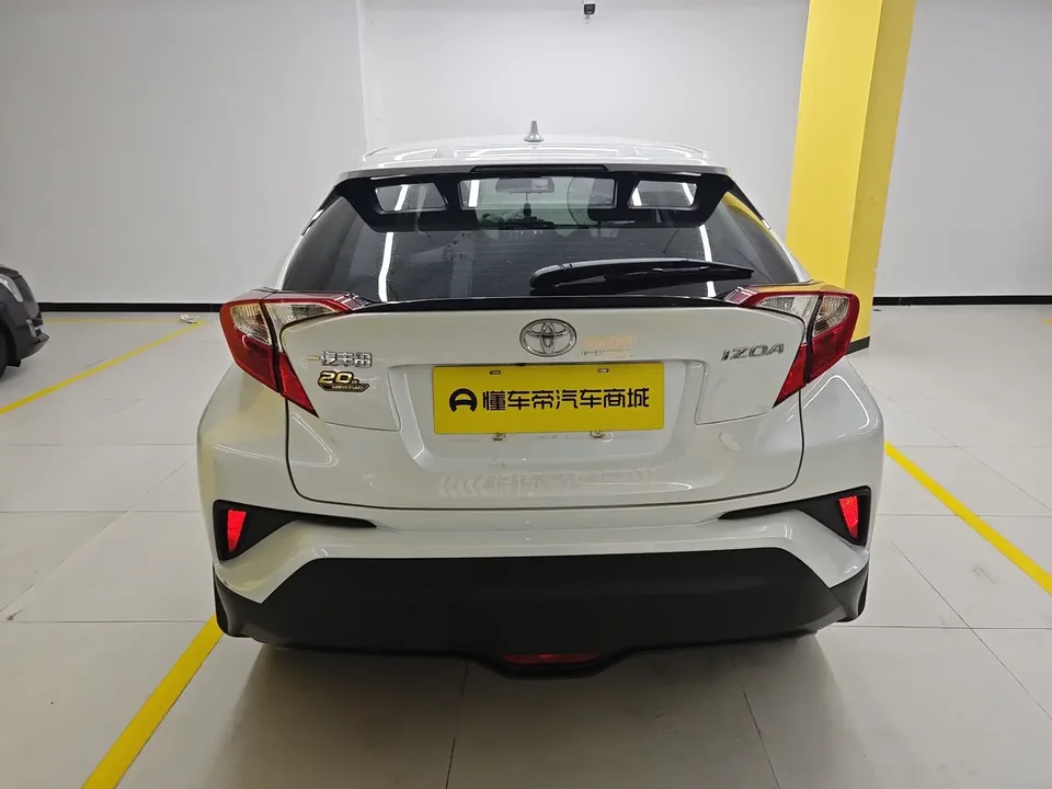 Toyota C-HR Hybrid Yize IZOA 2023 2.0L 20th Anniversary Platinum Edition 2024 — thumbnail 2