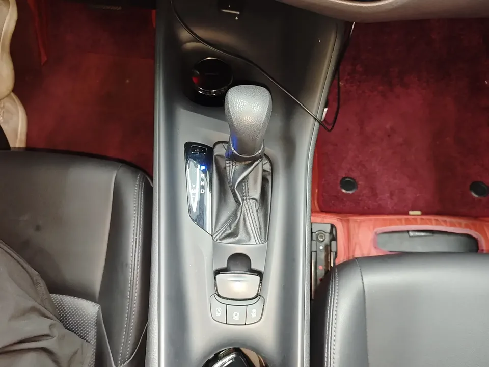 Toyota C-HR Hybrid Yize IZOA 2023 2.0L 20th Anniversary Platinum Edition 2024 — thumbnail 4