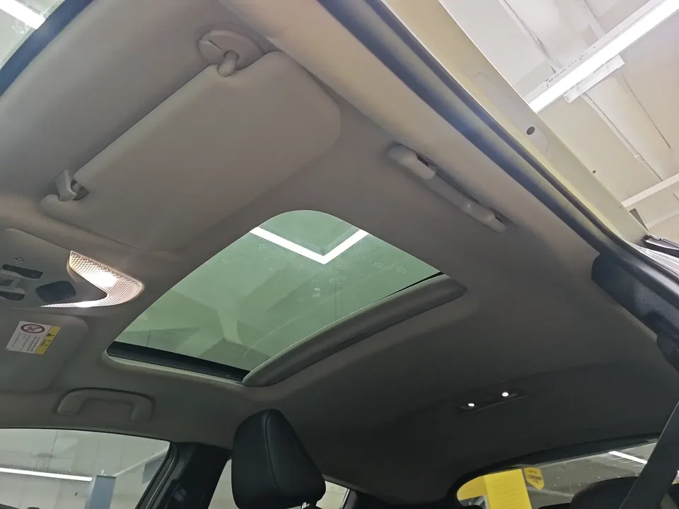 Toyota C-HR Hybrid Yize IZOA 2023 2.0L 20th Anniversary Platinum Edition 2024 — thumbnail 5