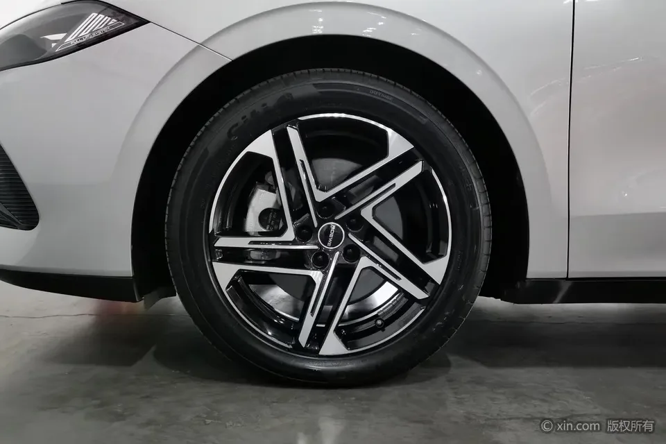 Roewe D7 DMH Roewe D7 DMH 2023 125 Ultimate 2023 — миниатюра 3