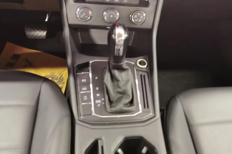 Volkswagen Lavida Lavida 2021 1.5L Automatic Comfort Edition 2022 — миниатюра 4