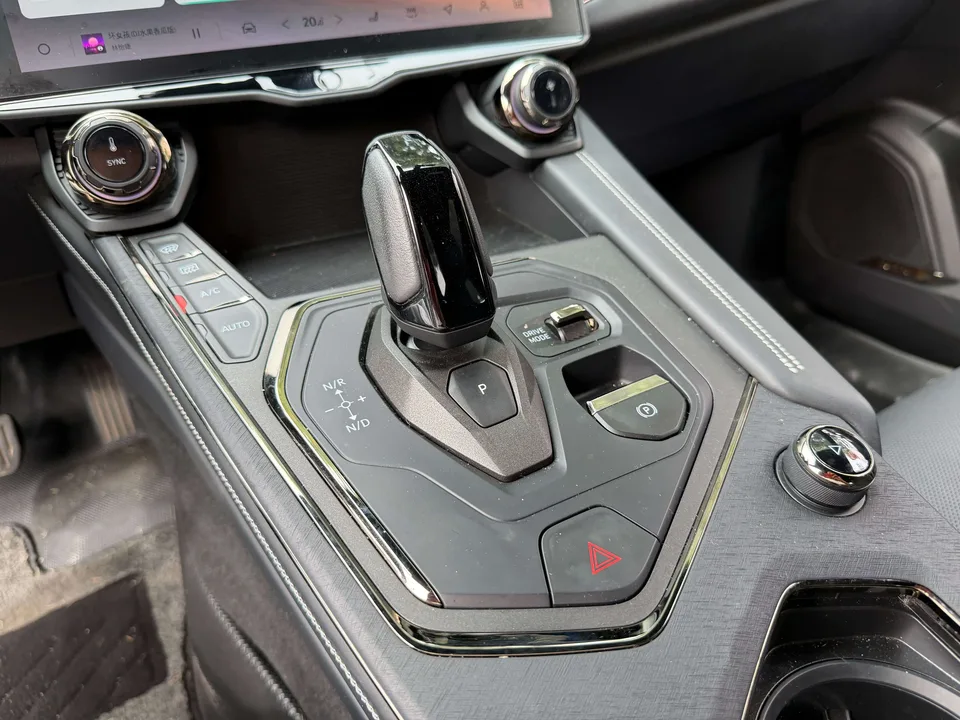 Lynk & Co 01 Lynk & Co 01 2023 EM-F PM 2023 — thumbnail 3