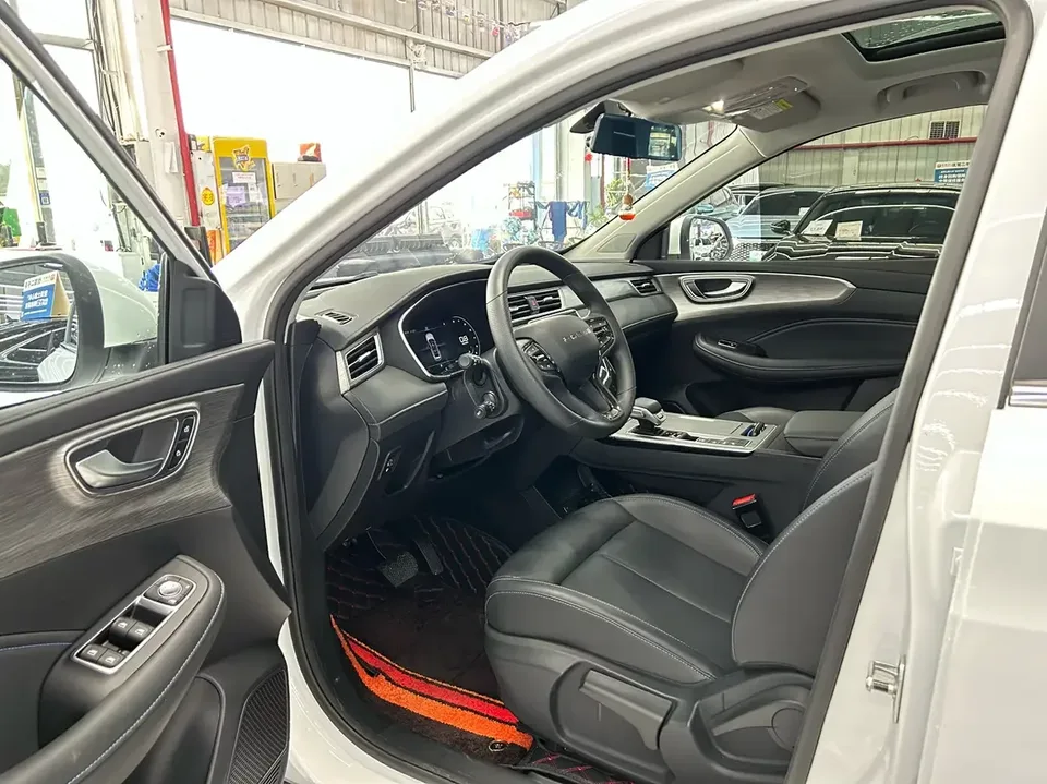 Roewe RX5 Roewe RX5 2025 PLUS 330TGI Automatic Trendsetting Smart Edition 2025 — thumbnail 3