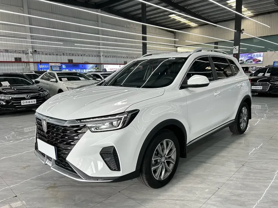 Roewe RX5 Roewe RX5 2025 PLUS 330TGI Automatic Trendsetting Smart Edition 2025 — photo 1, buy with delivery to Moscow