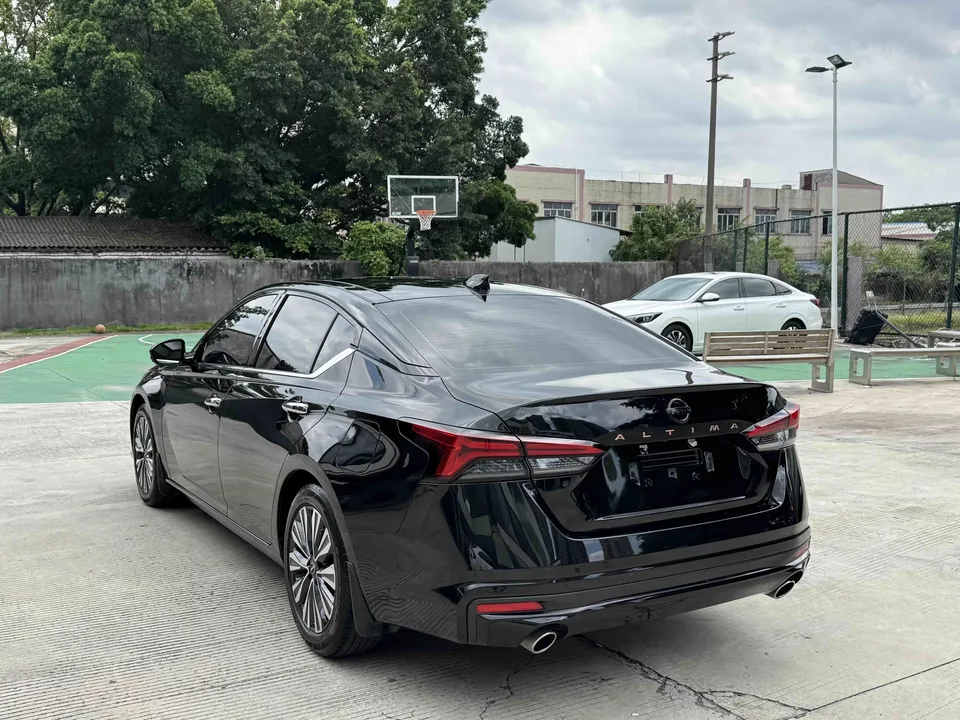 Nissan Altima Sound of nature 2024 2.0L SV Black Gold Edition 2024 — thumbnail 3