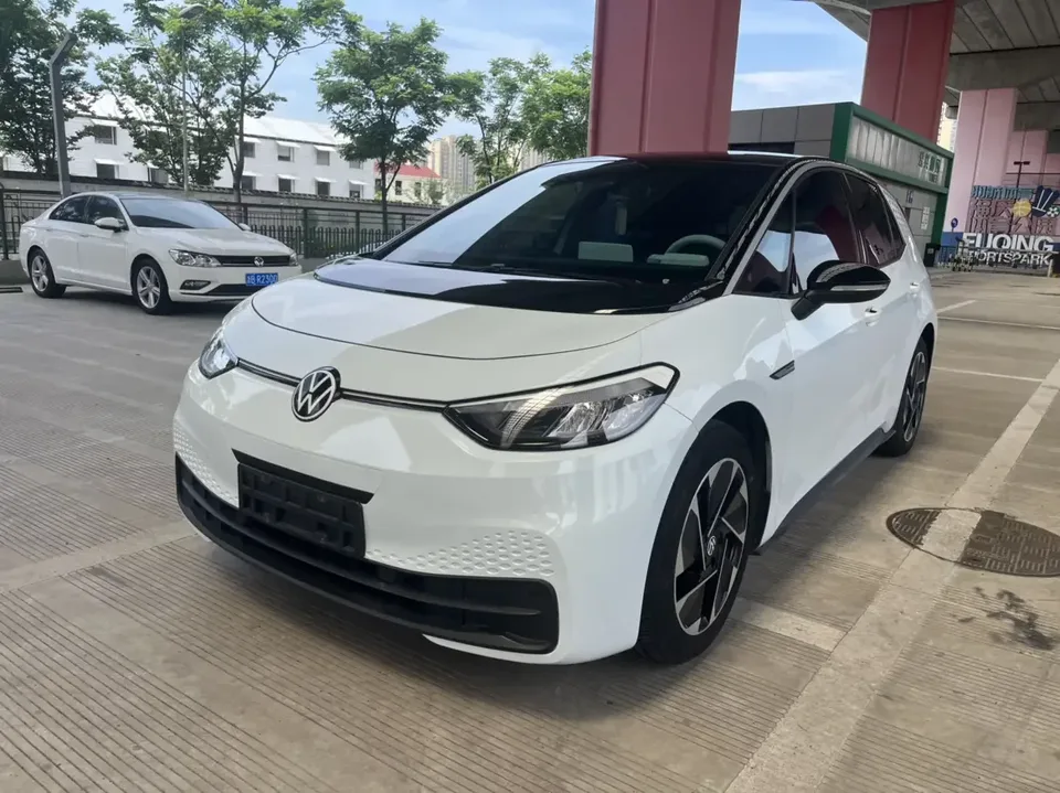 Volkswagen ID.3 Volkswagen ID.3 2022 Pure Smart Edition 2023 — photo 1, buy with delivery to Moscow