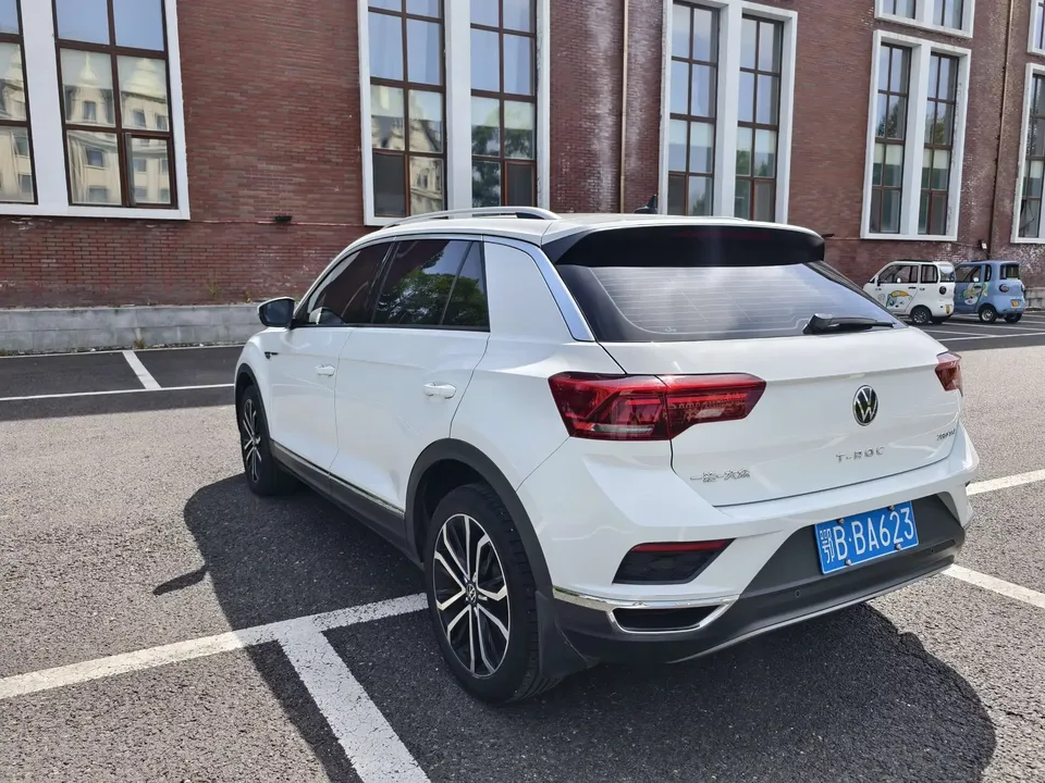 Volkswagen T-Roc TANG 2022 280TSI DSG 2WD Comfort PLUS 2022 — миниатюра 2