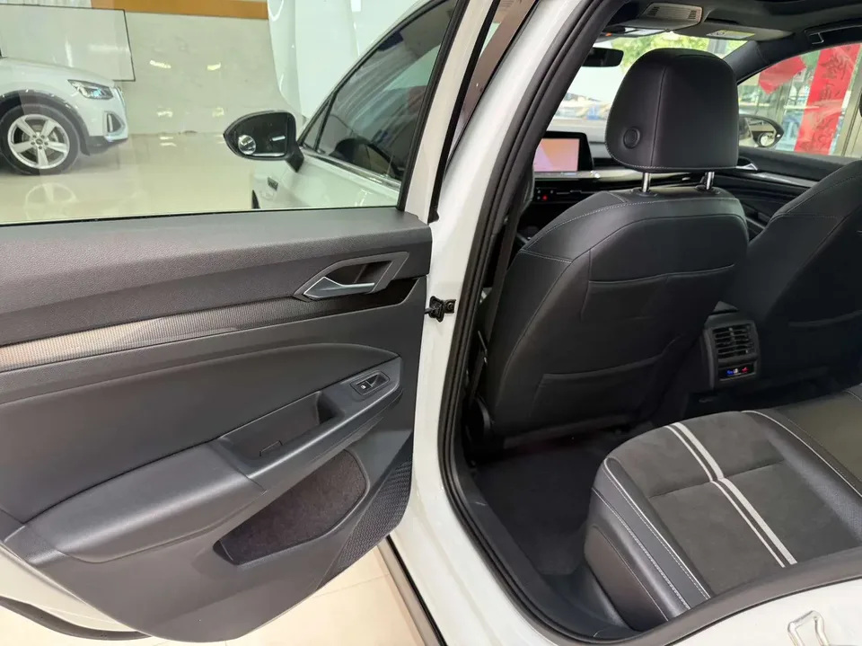 Volkswagen Golf golf 2021 280TSI DSG R-Line 2022 — thumbnail 3